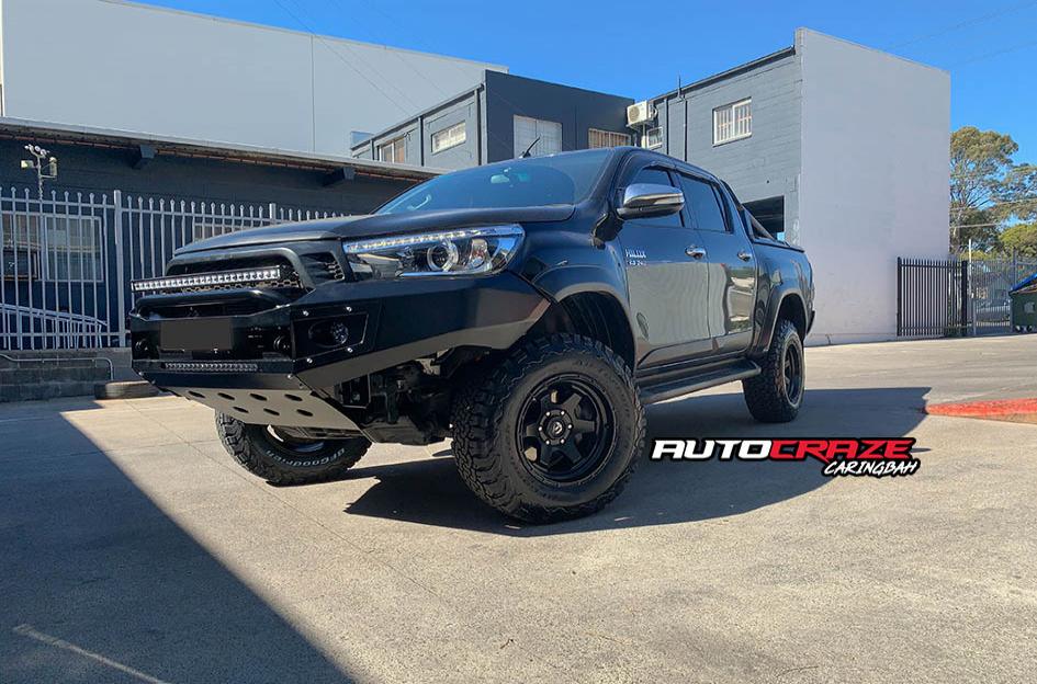 TOYOTA HILUX N80 4WD SHOK MATTE BLACK